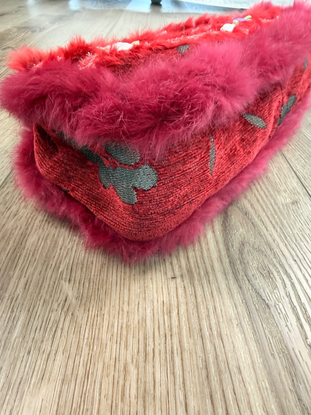 Sassi Cindi faux fur and tapestry handbag/crossbody Deep Red Kiss lock closure - Picture 4 of 10